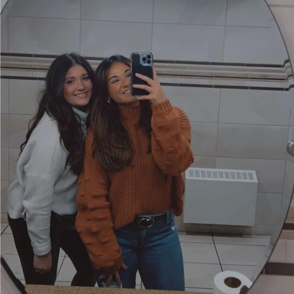 Meet your Posher, Alyx - Picture 2 of 12